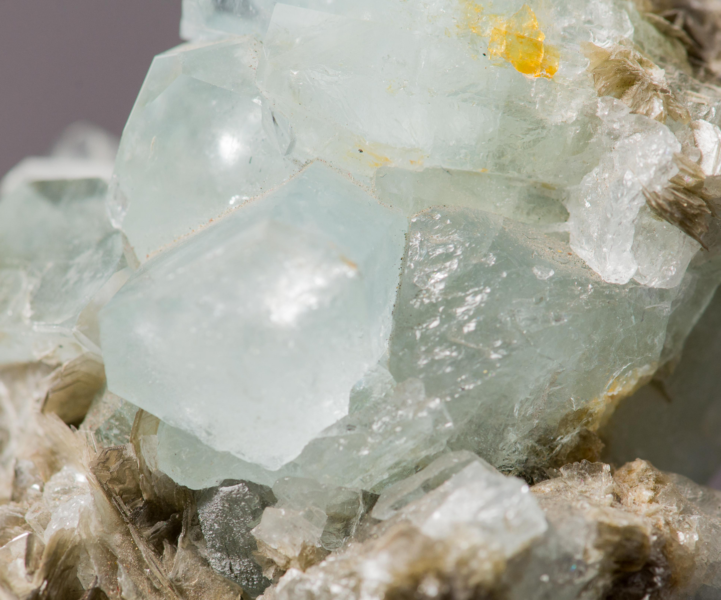 Natural Sky Blue Color Aquamarine with Mica, Aquamarine Crystal, Raw Mineral, Aquamarine Specimen - 288 gr