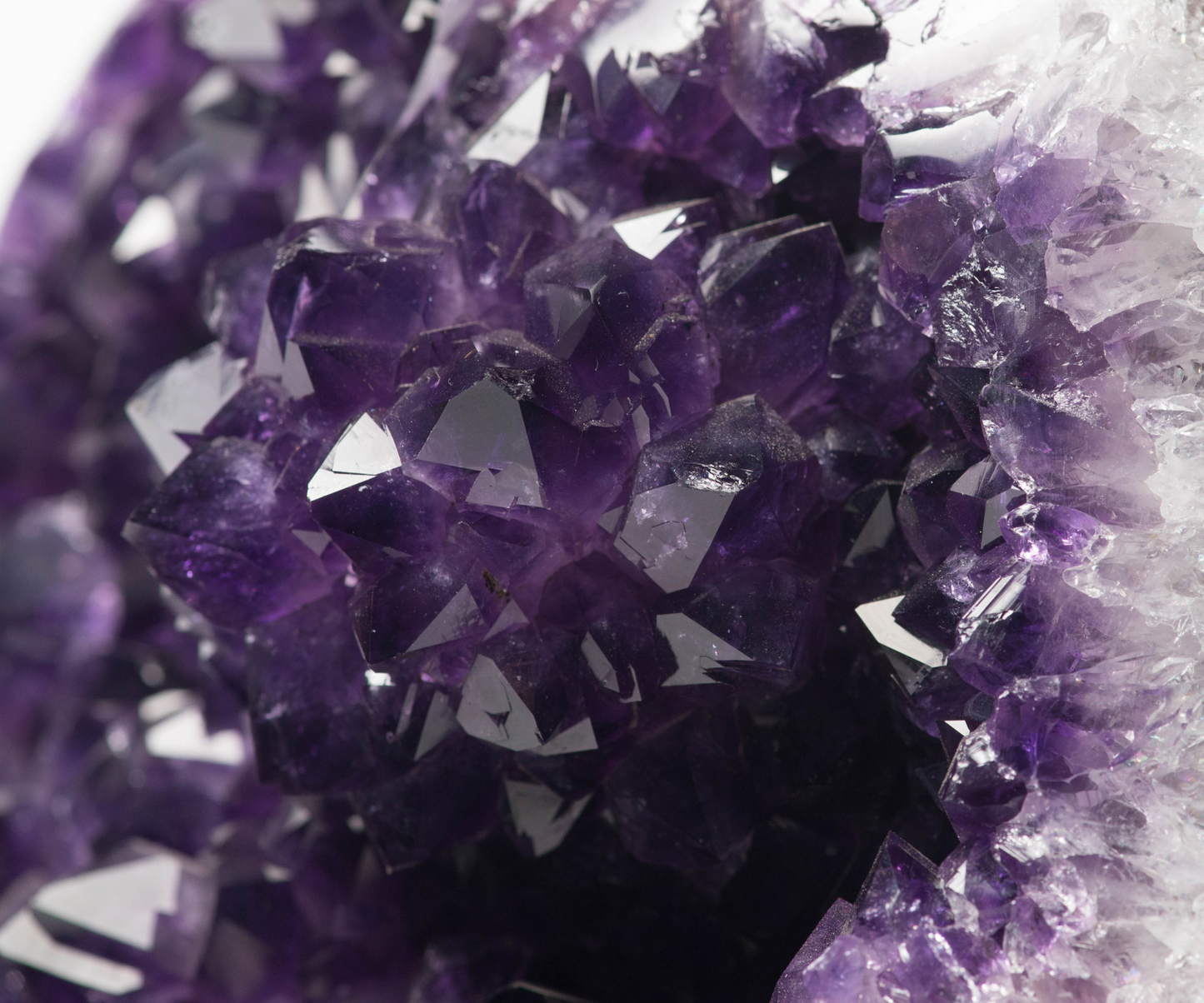 Amethyst geode AAA 3017g